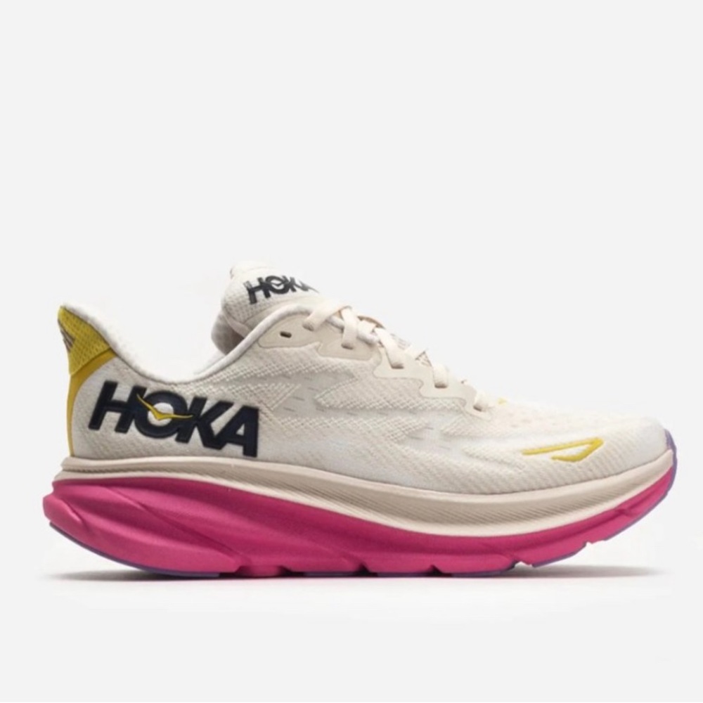 HOKA WOMEN'S CLIFTON 9 RUNNING SHOE. Never worn. In original box w tags.